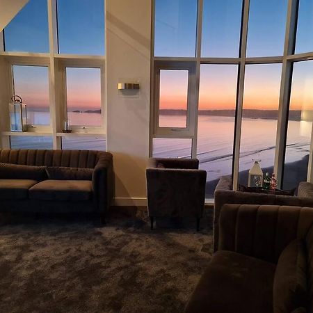 The Panoramic - The Finest Apartment In The City - By Tifa Stays Swansea Eksteriør billede