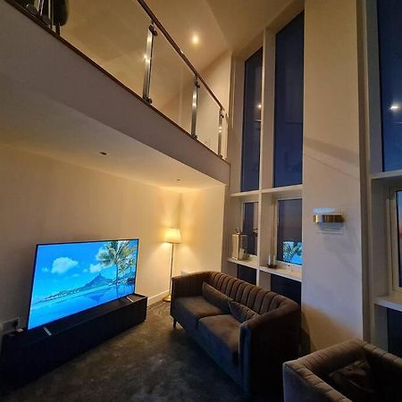 The Panoramic - The Finest Apartment In The City - By Tifa Stays Swansea Eksteriør billede