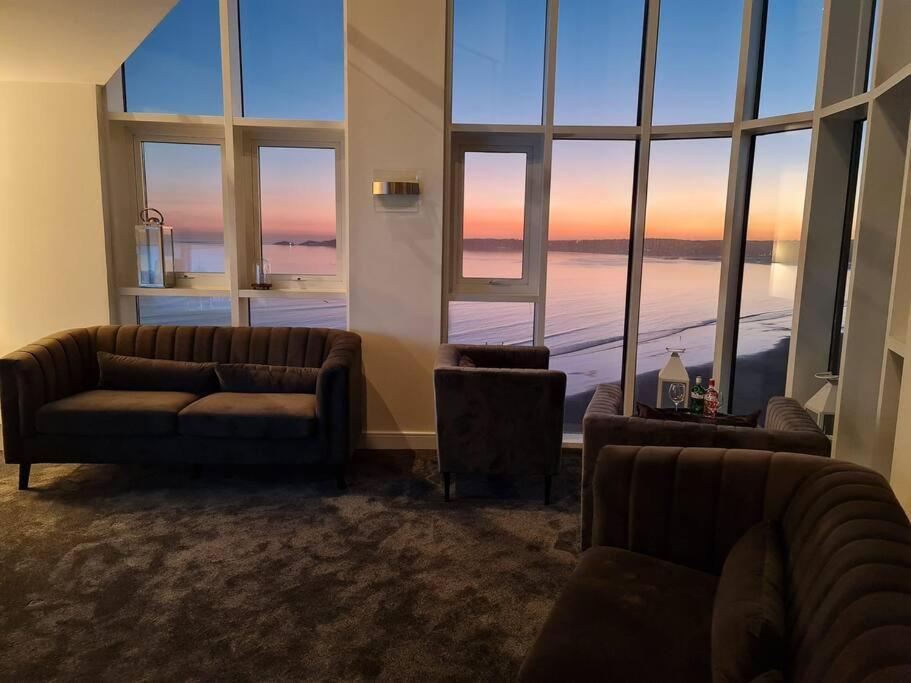 The Panoramic - The Finest Apartment In The City - By Tifa Stays Swansea Eksteriør billede