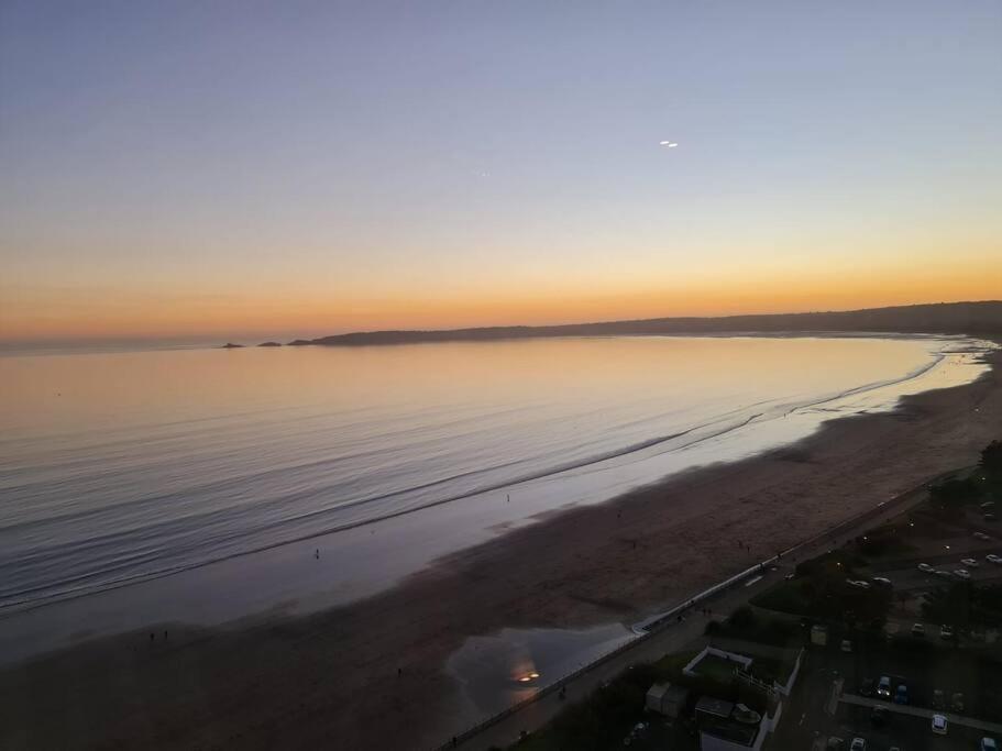The Panoramic - The Finest Apartment In The City - By Tifa Stays Swansea Eksteriør billede